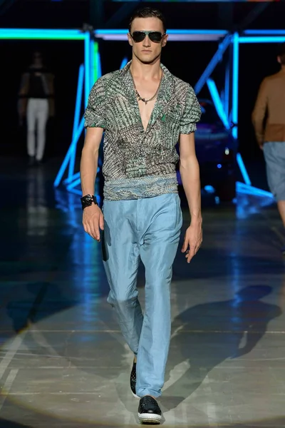 Look 14